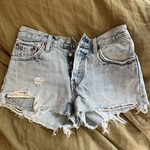 Levi’s Cut Off Shorts - light wash - 501s